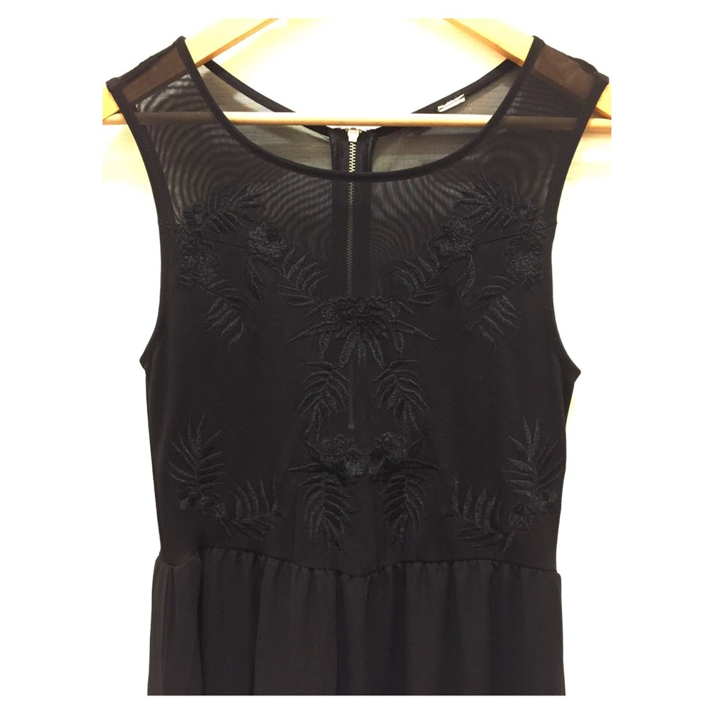 GORGEOUS SHEER CUT OUT DRESS W/ EMBROIDERED DETAIL